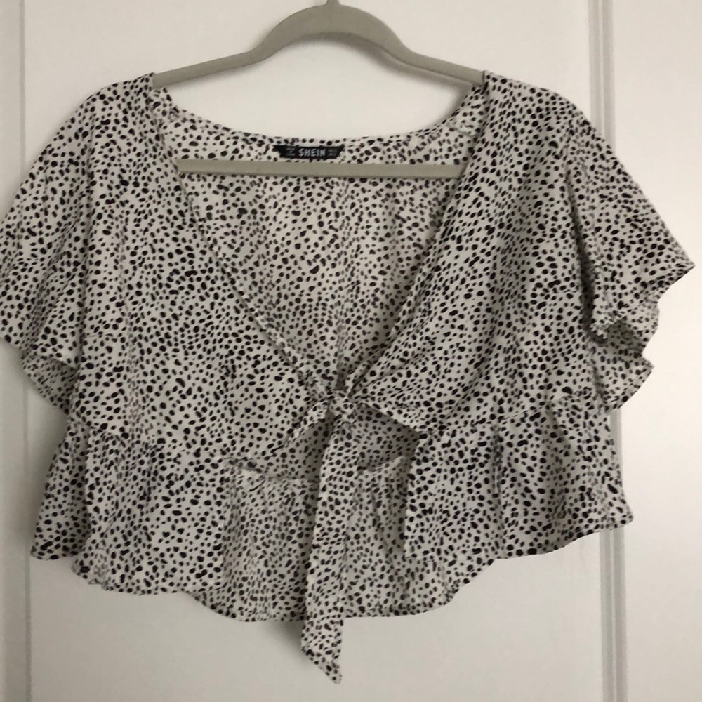 black and white dotted top!